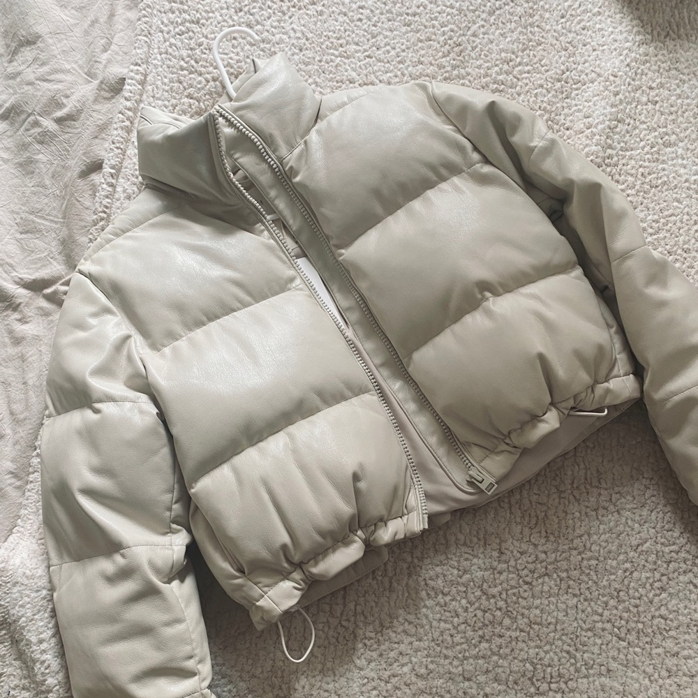 ARITZIA Wilfred Vista Leather Puffer in Matte Pearl - XS